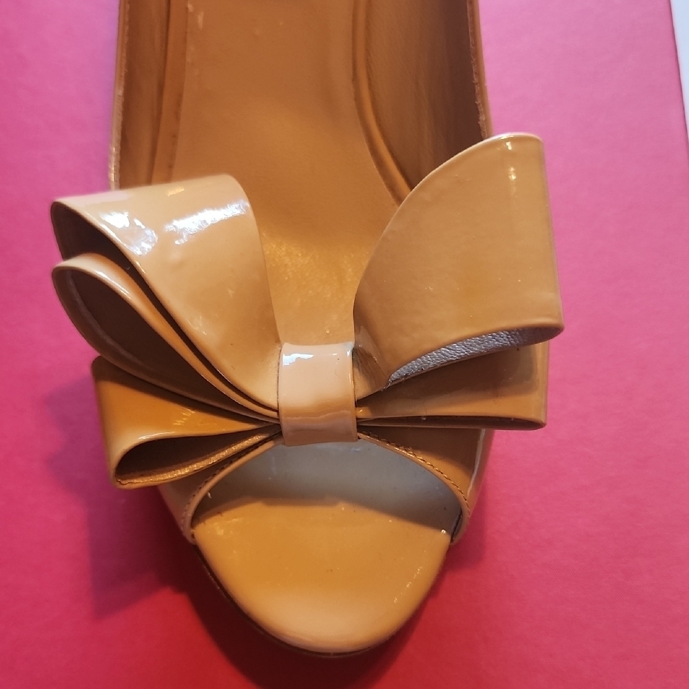 Valentino Nude Patent Leather Bow Pumps – Size 39 - Picture 8 of 9
